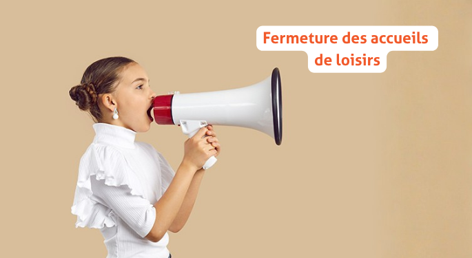 Visuel d'une petite fille portant un mégaphone